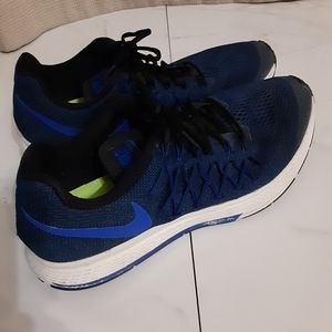 Nike zoom sneakers blue size 13